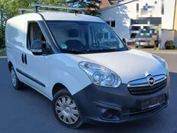 Weiß Gebraucht 2018 Opel Combo Selection Van / Kleinbus | 6.999 € (Fairer Preis)