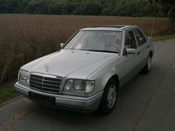 Silber Gebraucht 1993 Mercedes E200 Limousine | 7.850 €