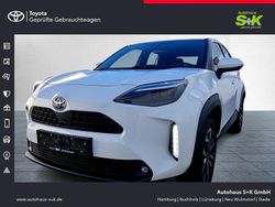 Schneeweiß Gebraucht 2023 Toyota Yaris Hybrid Connect Style Kleinwagen | 24.390 € (Teuer)