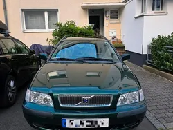 Grün Gebraucht 2001 Volvo V40 Kombi | 3.900 €
