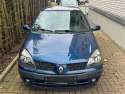 Blau Gebraucht 2002 Renault Clio II Kleinwagen | 350 € (Fairer Preis)