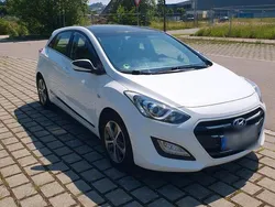 Weiß Gebraucht 2015 Hyundai i30 Kombi | 12.999 € (Teuer)