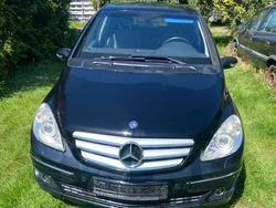 Schwarz Gebraucht 2006 Mercedes 200 Limousine | 4.700 € (Fairer Preis)