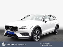 Crystal weißperleffekt Gebraucht 2023 Volvo V60 CC Plus Kombi | 37.250 € (Guter Preis)