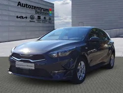 Grau Gebraucht 2023 Kia Ceed Vision Limousine | 23.990 € (Fairer Preis)