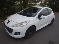 Weiß Gebraucht 2010 Peugeot 207 Limousine | 2.600 €