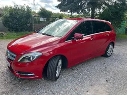 Rot Gebraucht 2013 Mercedes B200 Van / Kleinbus | 12.000 € (Fairer Preis)