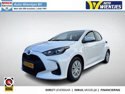 Weiß Gebraucht 2023 Toyota Yaris Hybrid Active Limousine | 18.450 € (Guter Preis)