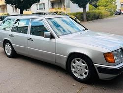 Silber Gebraucht 1993 Mercedes 200 Kombi | 7.500 €