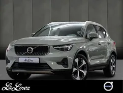 733 sage green (metallic) Gebraucht 2024 Volvo XC40 Core SUV | 36.890 € (Fairer Preis)
