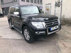 Schwarz Gebraucht 2017 Mitsubishi Pajero Top SUV | 30.500 € (Teuer)