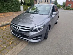 Grau Gebraucht 2015 Mercedes B180 Van / Kleinbus | 10.800 € (Fairer Preis)