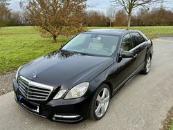 Schwarz Gebraucht 2010 Mercedes E350 Avantgarde Limousine | 12.000 € (Fairer Preis)