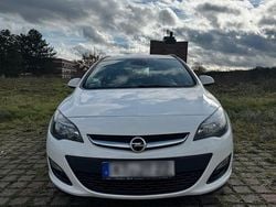 Weiß Gebraucht 2014 Opel Astra Kombi | 6.300 € (Fairer Preis)