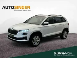 Moonweiss metallic Gebraucht 2024 Skoda Karoq Selection SUV | 28.450 € (Superpreis)
