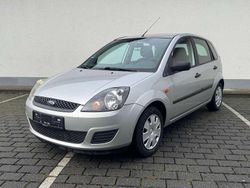 Silber Gebraucht 2007 Ford Fiesta Ambiente Limousine | 3.299 € (Etwas zu teuer)