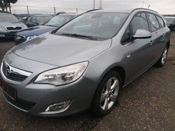Grau Gebraucht 2010 Opel Astra Edition Kombi | 2.690 € (Fairer Preis)