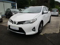 Weiß Gebraucht 2015 Toyota Auris Touring Sports Edition Kombi | 9.400 € (Etwas zu teuer)