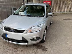 Silber Gebraucht 2009 Ford Focus Style Kombi | 3.499 € (Fairer Preis)