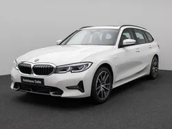 Weiß Gebraucht 2021 BMW 330e Sport Line Limousine | 33.499 € (Fairer Preis)