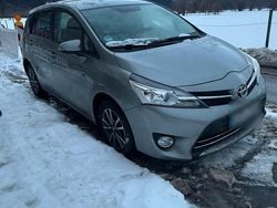 Grau Gebraucht 2014 Toyota Corolla Van / Kleinbus | 8.800 € (Etwas zu teuer)
