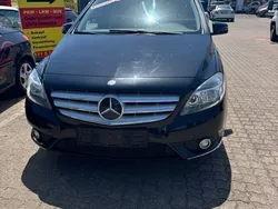 Schwarz Gebraucht 2013 Mercedes B200 Van / Kleinbus | 7.350 € (Guter Preis)