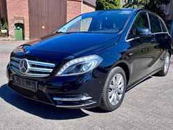 Schwarz Gebraucht 2012 Mercedes B200 Van / Kleinbus | 6.990 € (Superpreis)
