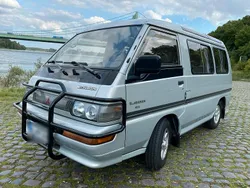 Blau Gebraucht 1994 Mitsubishi L300 Van / Kleinbus | 15.500 €