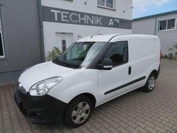 Weiß Gebraucht 2018 Opel Combo Van / Kleinbus | 3.999 €