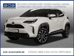 Weiss Gebraucht 2024 Toyota Yaris Cross Team SUV | 27.049 € (Superpreis)