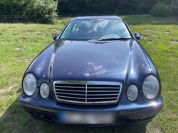 Blau Gebraucht 2000 Mercedes 230 Limousine | 3.333 €