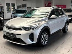 (kcs) sparklingsilber met. Gebraucht 2024 Kia Stonic Vision SUV | 18.980 € (Fairer Preis)