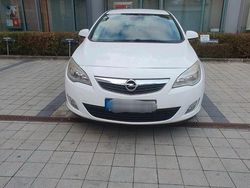 Weiß Gebraucht 2011 Opel Astra Kleinwagen | 4.800 € (Fairer Preis)