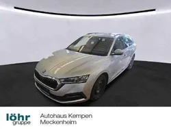 Silber Gebraucht 2022 Skoda Octavia Clever Kombi | 21.920 € (Guter Preis)