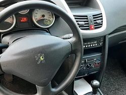 Weiß Gebraucht 2009 Peugeot 207 Limousine | 1.300 € (Guter Preis)