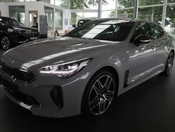 Grau Gebraucht 2020 Kia Stinger Limousine | 34.990 € (Etwas zu teuer)