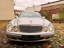 Grau Gebraucht 2003 Mercedes E200 Limousine | 2.599 € (Teuer)