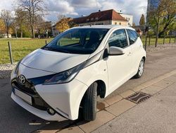 Weiß Gebraucht 2018 Toyota Aygo X-play Kleinwagen | 7.950 € (Fairer Preis)