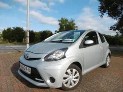 Silber Gebraucht 2012 Toyota Aygo Kleinwagen | 3.950 € (Etwas zu teuer)