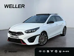 204) deluxe white m (weiss Gebraucht 2024 Kia Ceed GT Limousine | 28.990 € (Guter Preis)