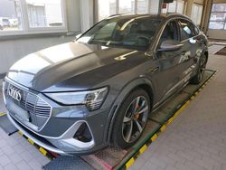 Daytonagrau perleffekt Gebraucht 2022 Audi e-tron Sportback Ambiente SUV | 43.970 € (Superpreis)