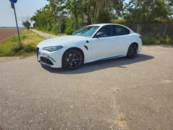 Weiß Gebraucht 2017 Alfa Romeo Giulia Quadrifoglio Limousine | 51.000 € (Fairer Preis)
