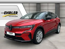 Dezirrot + blackpearlschwarz (metallic) Gebraucht 2024 Renault Mégane Techno Limousine | 38.990 €