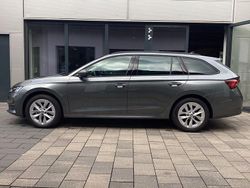 Graphite graumetallic (metallic) Gebraucht 2024 Skoda Octavia Selection Kombi | 31.950 € (Etwas zu teuer)