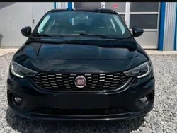 Schwarz Gebraucht 2017 Fiat Tipo Lounge Kleinwagen | 8.299 € (Etwas zu teuer)