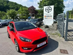 Rot Gebraucht 2017 Ford Focus ST-Line Kombi | 14.995 € (Etwas zu teuer)