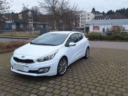 Weiß Gebraucht 2013 Kia Ceed DREAM-TEAM Edition Coupé | 5.800 € (Guter Preis)