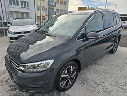 Grau Gebraucht 2022 VW Touran Highline Van / Kleinbus | 29.690 € (Guter Preis)