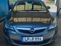 Grau Gebraucht 2010 Opel Astra Cosmo Limousine | 7.500 € (Etwas zu teuer)