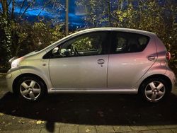 Gold Gebraucht 2008 Toyota Aygo Kleinwagen | 2.950 € (Fairer Preis)